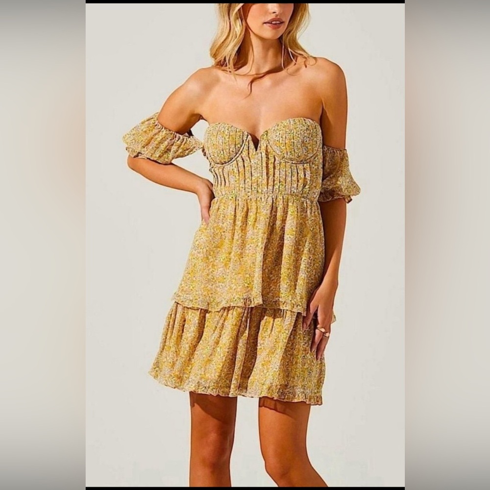 ASTR THE LABEL OFF SHOULDER TWO TIER FLORAL MINI DRESS (Medium)